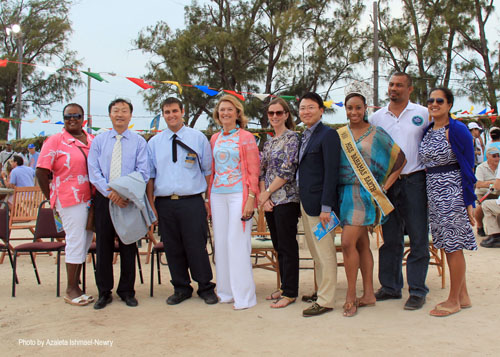 4_One_Eleuthera_CE_dignitaries_and_guests_210412_photo_by_Azaleta__copy.jpg
