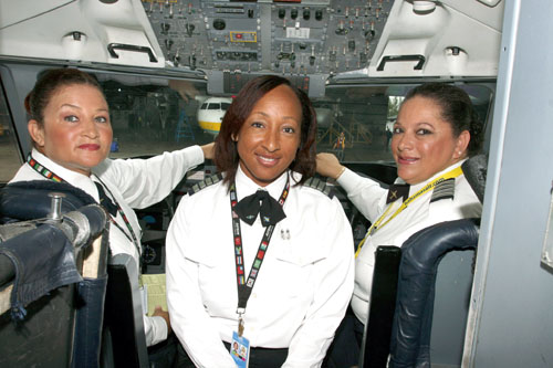 Bahamasair_new_female_pilot_captian_May_22__2012114.jpg