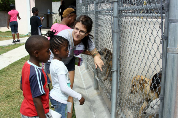 Kids_with_the_puppies.jpg