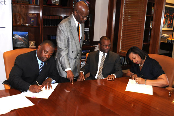 LG-Contract-signing.jpg