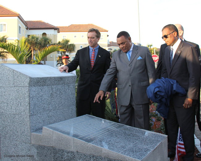 6-Robert-F-Kennedy_-Prime-Minister-Christie-and-Minister-Mitchell-at-Plaque-Jan-2013-img-7265-by-Azaleta.jpg