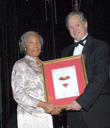 Marjorie_Davis_receives_Golden_Heart_Award.jpg