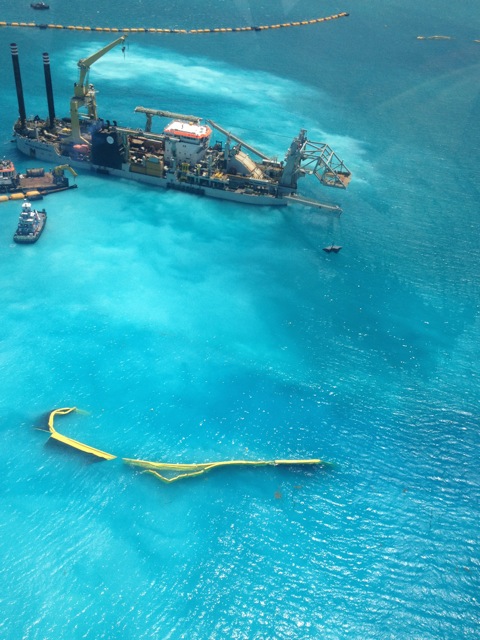 Dredge_on_May_20_2014_showing_lack_of_continuous_silt_mitigation_curtains.jpg