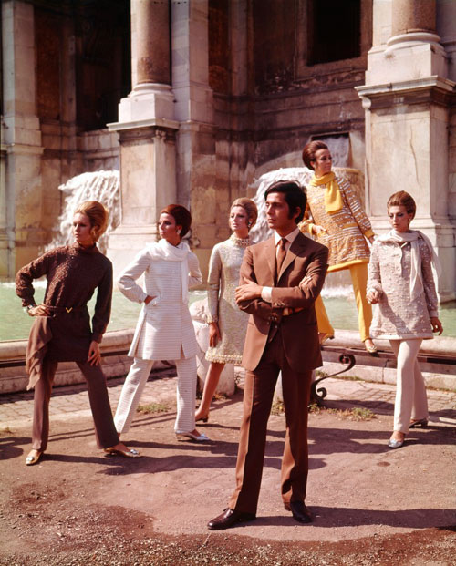 Valentino_with_models_1967-824x1024.jpg