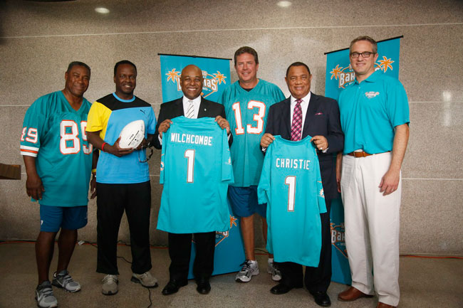 W-Nat-Moore_-The-Honorable-Daniel--Johnson_-Minister-of-Tourism_-Obie--H.-Wilchcombe_-Dan-Marino_-PM-of-the-Bahamas-Perry-Christie-and-President-and-CEO-Tom-Garfinkel.jpg