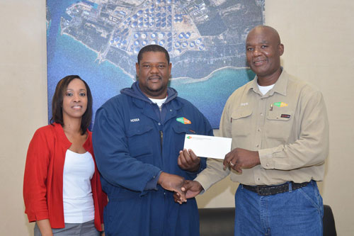 BORCO-Presenting-the-Junkanoo-Group-With-the-Cheque.jpg