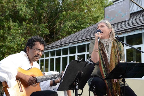 duo_of_musicians_with_restaurant_in_background___GB_Concert.jpg