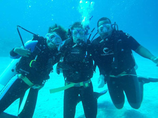 Learning-how-to-scuba-dive-is-an-important-part-of-becoming-a-marine-scientist.-Ms-Cash-is-pictured-to-the-far-left-with-fellow-classmates.-jpg.jpg