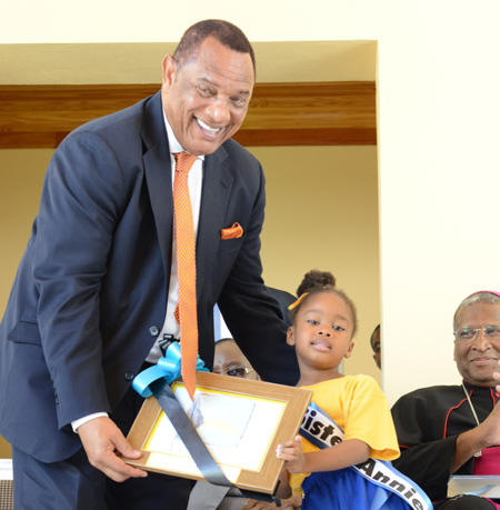 Prime-Minister-the-Rt.-Hon.-Perry-Christie-receives-gift.jpg