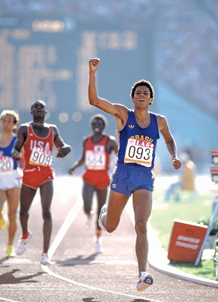 Brazilian-800m-star-Joaquim-Cruz-shown-winning-Los-Angeles-Olympics_-courtesy-Roberto-Gesta-de-Melo.jpg