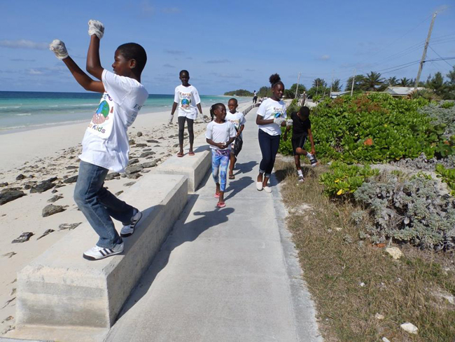 EARTHCARE-Eco-Kids-return-from-the-completed-Beach-----Cleanup.jpg