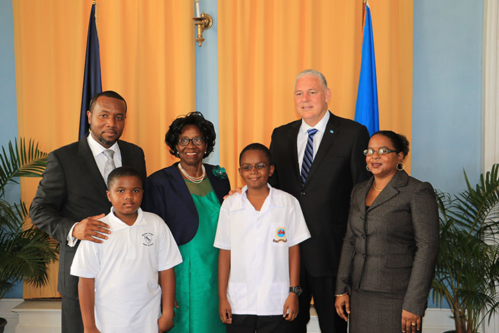 Group-Photo-Mr-Julien_-Dame-Pearlette-and-Prime-Minister-and-family.jpg
