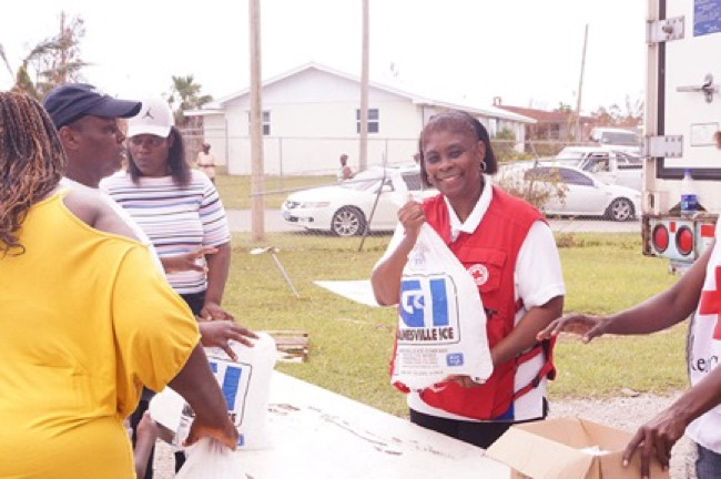 Photo_2-_Bahamas_Red_Cross_representatives_distribute_ice_donated_by_AML_partners_to_the_Grand_Bahama_community_.jpg