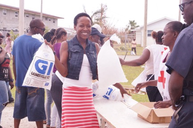 Photo_3-_Grand_Bahama_Community_receives_ice_from_AML_and_its_partners_.jpg