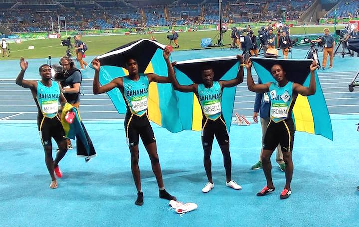 bahamas-4-400-team-C-Rolle.jpg