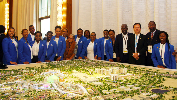 5_Expo_2020_Bahamas_Team_at_Expo_2020_Master_Plan_Model_Oct_2017_8606_azaleta.jpg