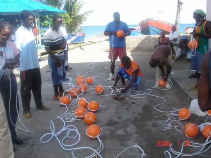 Fishermen_assemble_FAD_in_Grenada_1_.jpg