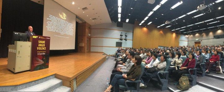 Hundreds_fill_hall_at_Hong_Kong_University_for_lecture_by_Bahamian_Dr._D.jpg