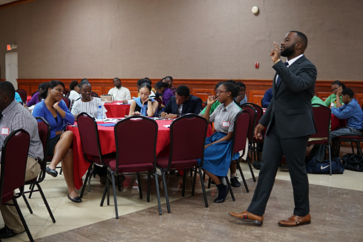 JA_Future_Business_Leaders._Grand_Bahama.s_Paul_Frazier_presents_to_students.jpg