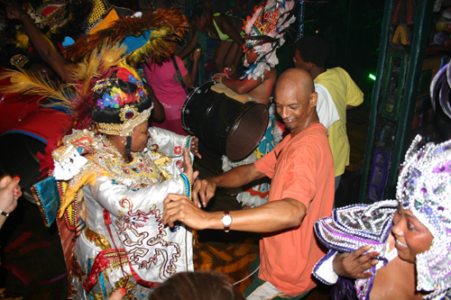 BFWKevin_Strakan__C_1_.E.O_from_5th_Avenue_Models_has_fun_with_members_of_The_Saxons___Superstars_at_Nygard_Cay_1.JPG