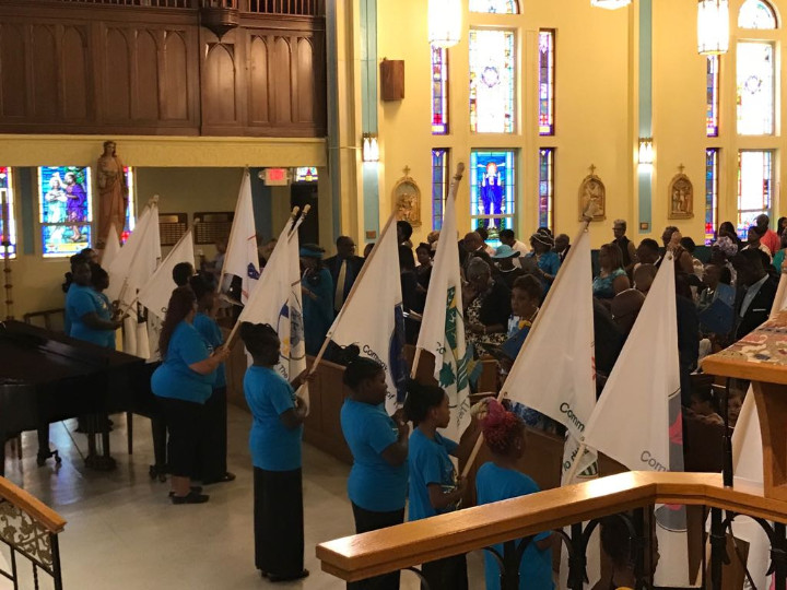 Bimini_kids__-_presentation_of_flags_at_ecumenical_service_.jpg