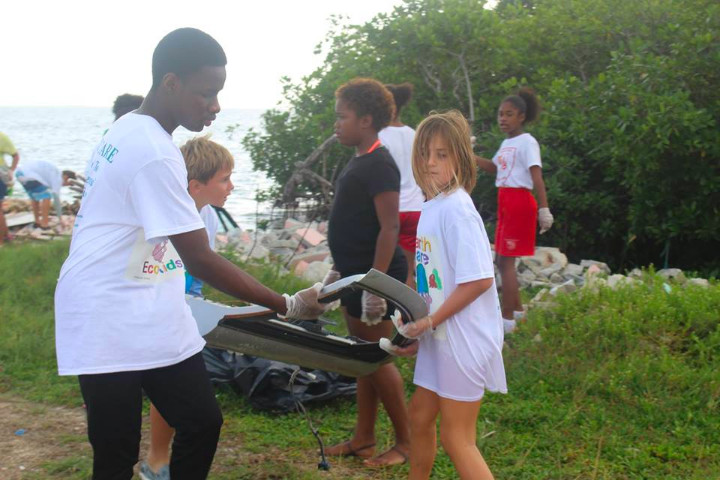 Cleaning_the_mangroves_is_a_Team______________effort_on_World_Wetlands_Day_.jpg