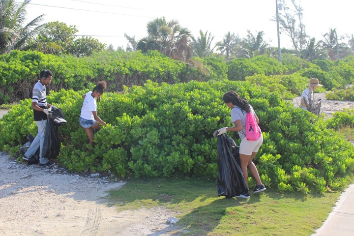 EARTHCARE_volunteers_cleaning_______________Williams_Town_Beach_in_honour_of_World_Oceans_Day_2019.jpg