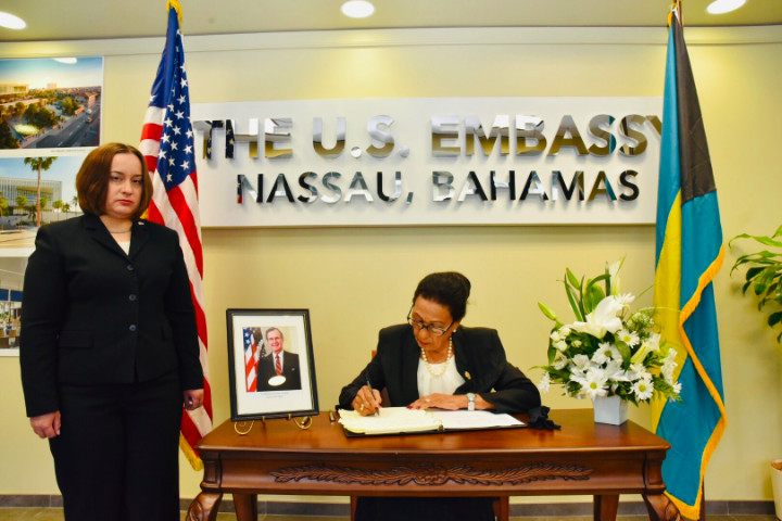 Governor_General_Signs_the_Book_of_Condolence_on_Passing_of_former_US_President_George_H.W._Bush_1.jpg