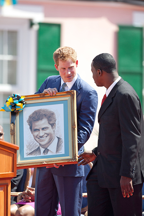 Jamaal_Rolle_presents_portrait_to_Prnce_Harry.jpg