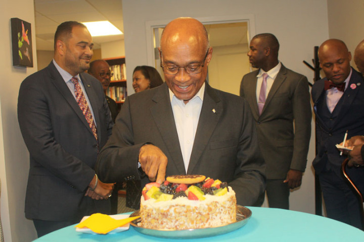 LLOYD_CUTTING_CAKE.jpg