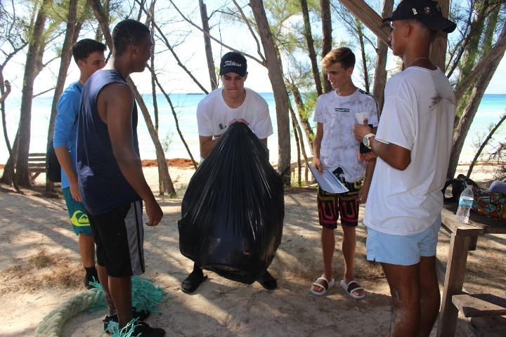 Marine_debris_can_be_heavy_to______lift.jpg