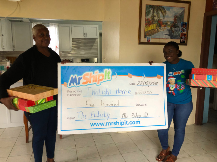 Mr_Ship_It_presenting_Gifts_and_cheque_donation_to__to_.jpg