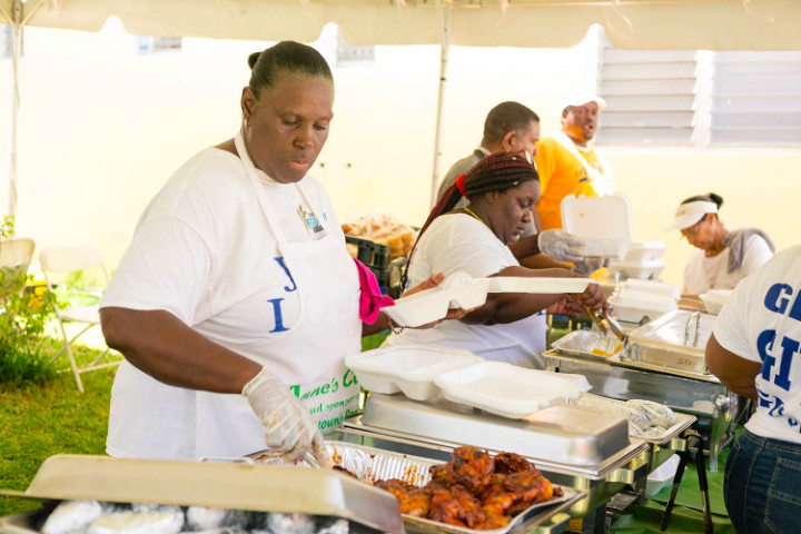 Plating_chicken_dinner_at_BFN_steakout.jpg