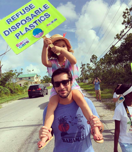 Rupert_Hayward_and_his_daughter____March_for_the_Oceans.jpg