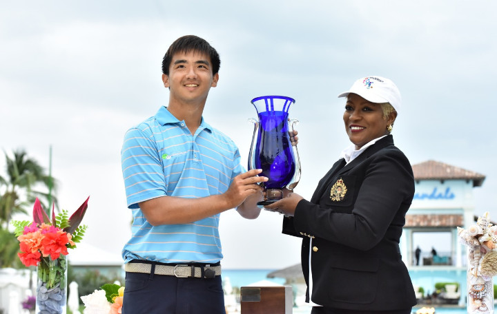 Zecheng_Dou_Accepts_Golf_Trophy_from_Min._of_Tourism_s_Eldece_Clarke.jpg