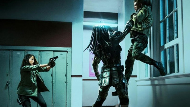 lots-of-new-stills-from-the-predator-696x464_0_1_.jpg