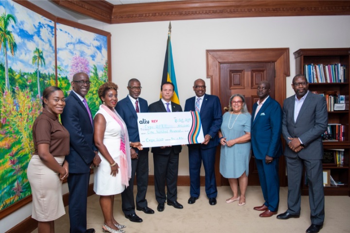 Aliv_donates_to_Expo_2020_Dubai_Bahamas_Pavilion-2.jpg