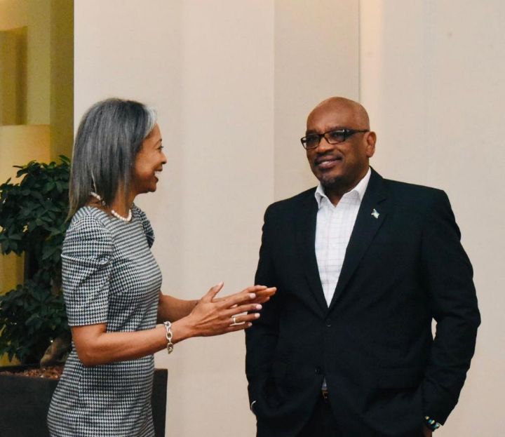 Ambassador_of_The_Bahamas_to_the_Kingdom_of_Belgium_and_Head_of_Mission_to_the_European_Union__Her_Excellency_Maria_A._O_Brien_chats_with_Prime_Minister_Minnis.jpg