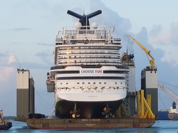 Carnival_Vista_Cruise_Ship_on_Floating_Dry_Dock.jpg