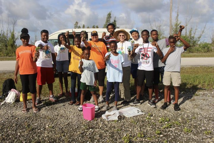 EARTHCARE_Eco_Kids___Volunteers________________________excited_before_the_important_Mangrove_Planting___exercise________1.jpg