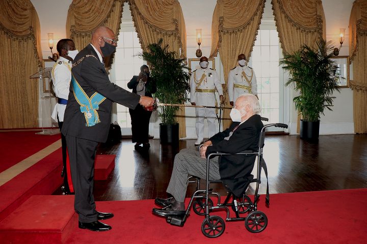 Godfrey_Kenneth_Kelly__r__Knighted_at_Government_House.jpg