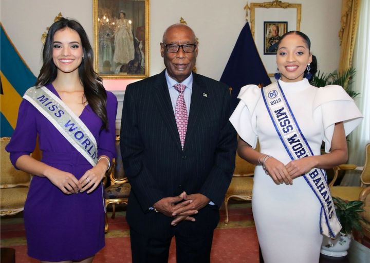 Governor_General_Welcomed_Miss_World_Queens_to_Government_House.jpg
