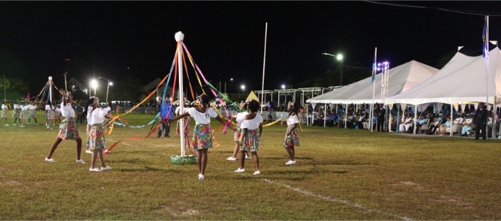 Plaiting_the_maypole.jpg