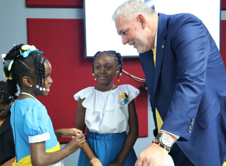 Prime_Minister_with_Ameira_and_Lianna_at_Independence_Address_ceremony_.jpg