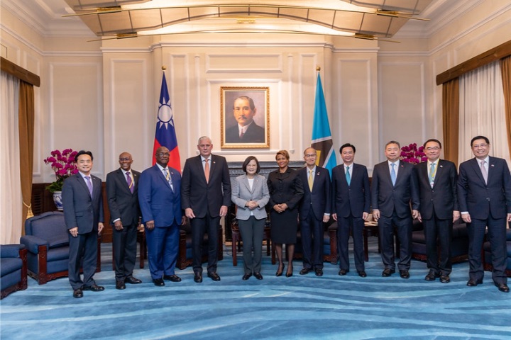 Saint_Lucian_contingent_in_Taiwan-PM_and_President_Tsai.jpg