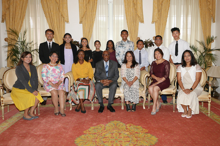 Students_Attending_Schools_in_Canada_-_Visit_Government_House.jpg