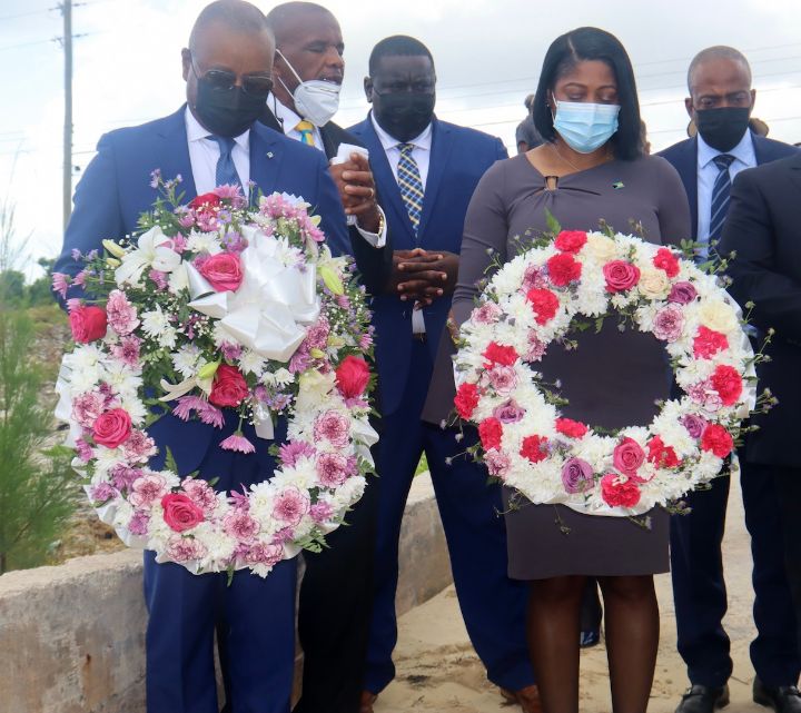 Abaco_Wreath_Laying_1_.jpg