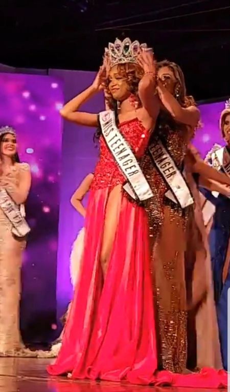 Flonique_Lightbourn__Crowned_Miss_Teenager_Universe.jpg