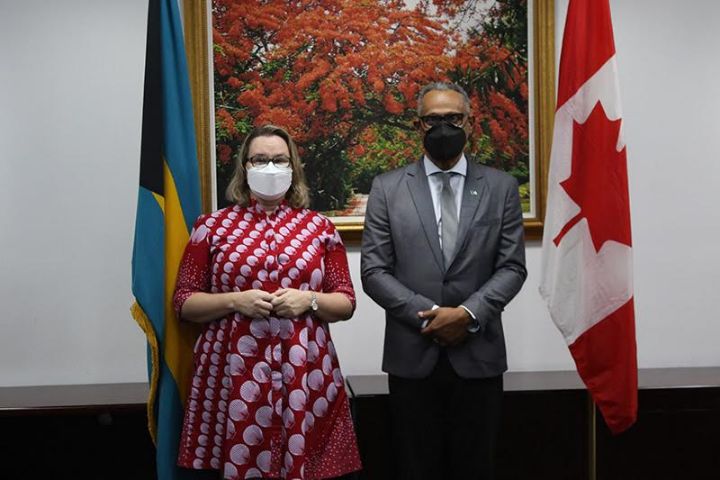 Medical_Supplies_from_Canada_Presented_to_Minister_of_Health.jpg