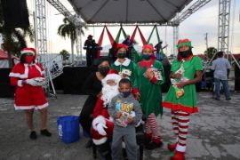 Minister_and_Santa_1.jpg